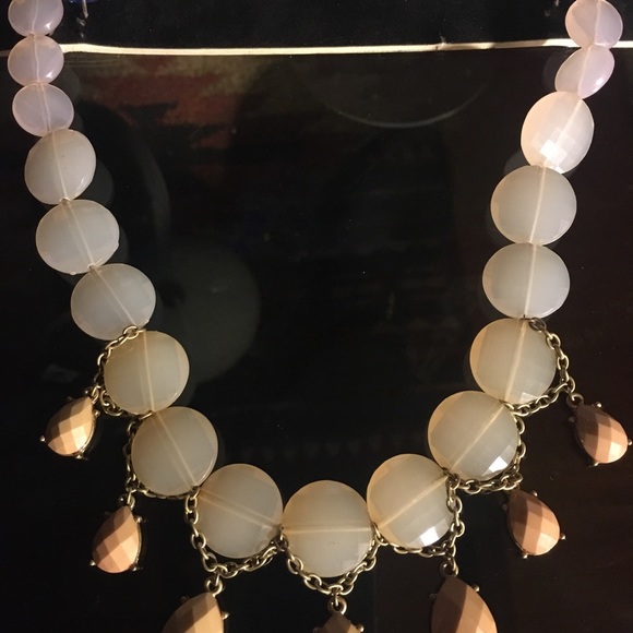 Over a hundred vintage and designer necklaces. - Picture 8 of 8